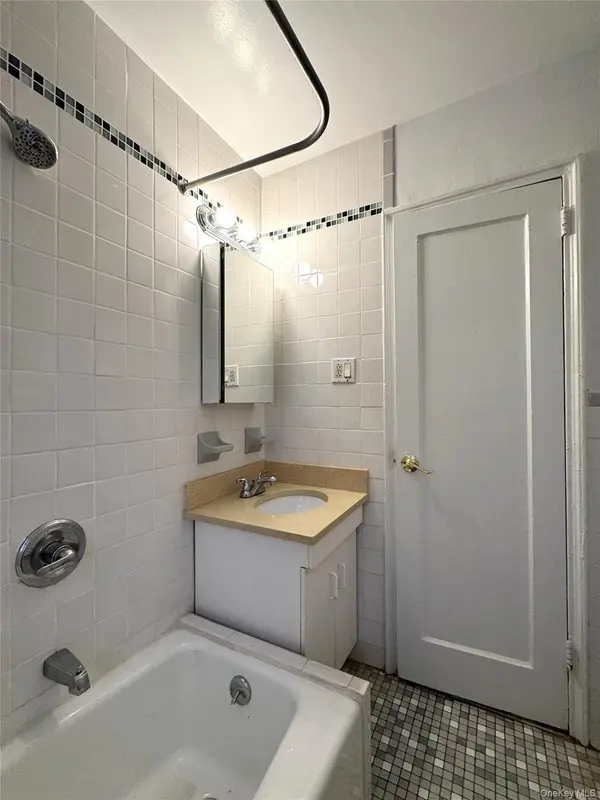 141-35 79th AVE #2M, Kew Garden Hills, NY 11367