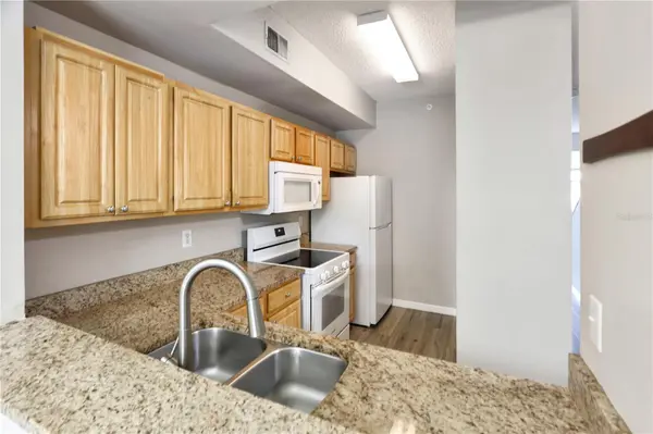 5700 BENTGRASS DR #16-211, Sarasota, FL 34235