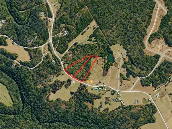 2 Nashville Hwy, Deer Lodge, TN 37726