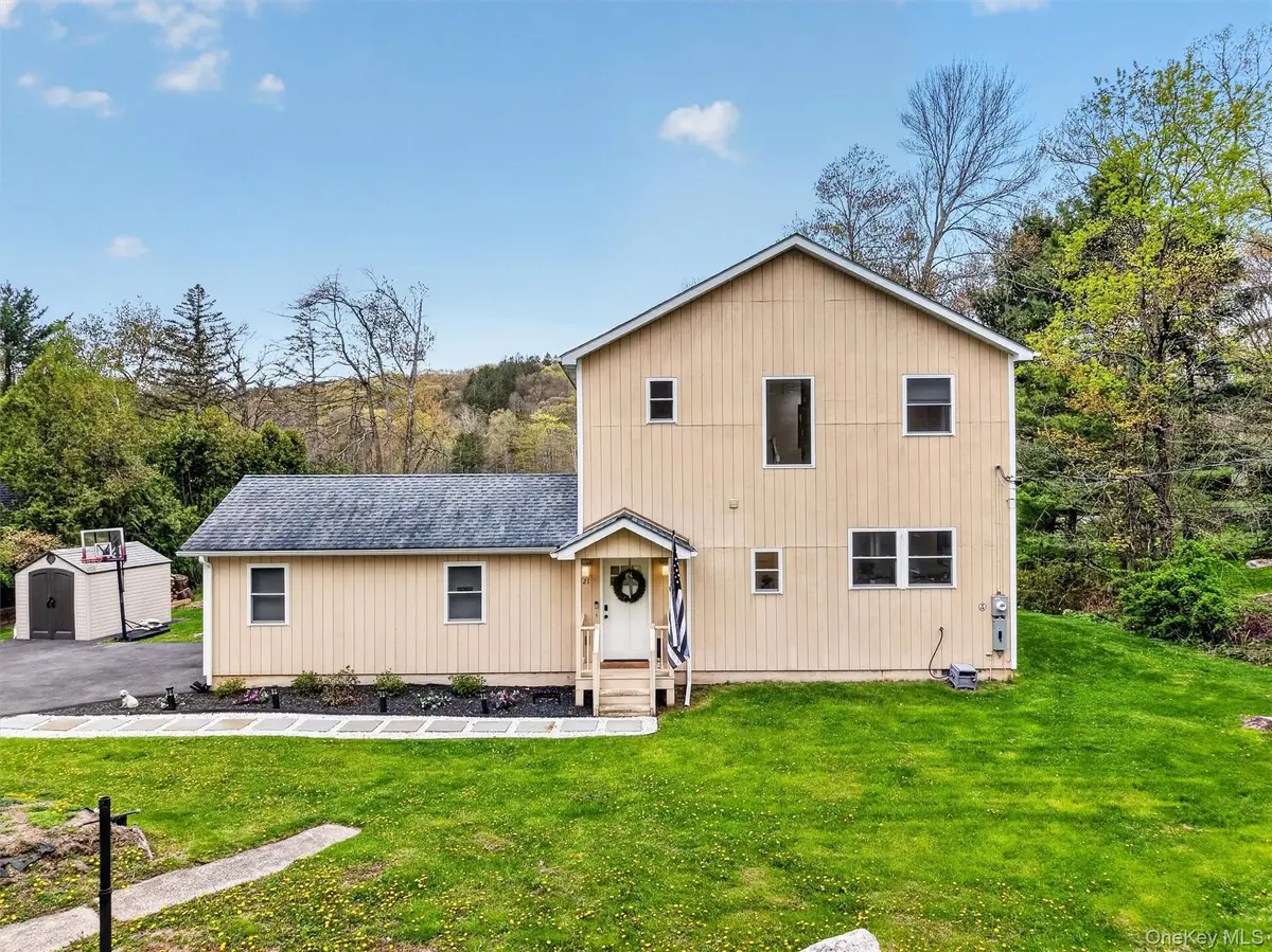 21 Kent Lake AVE, Carmel, NY 10512