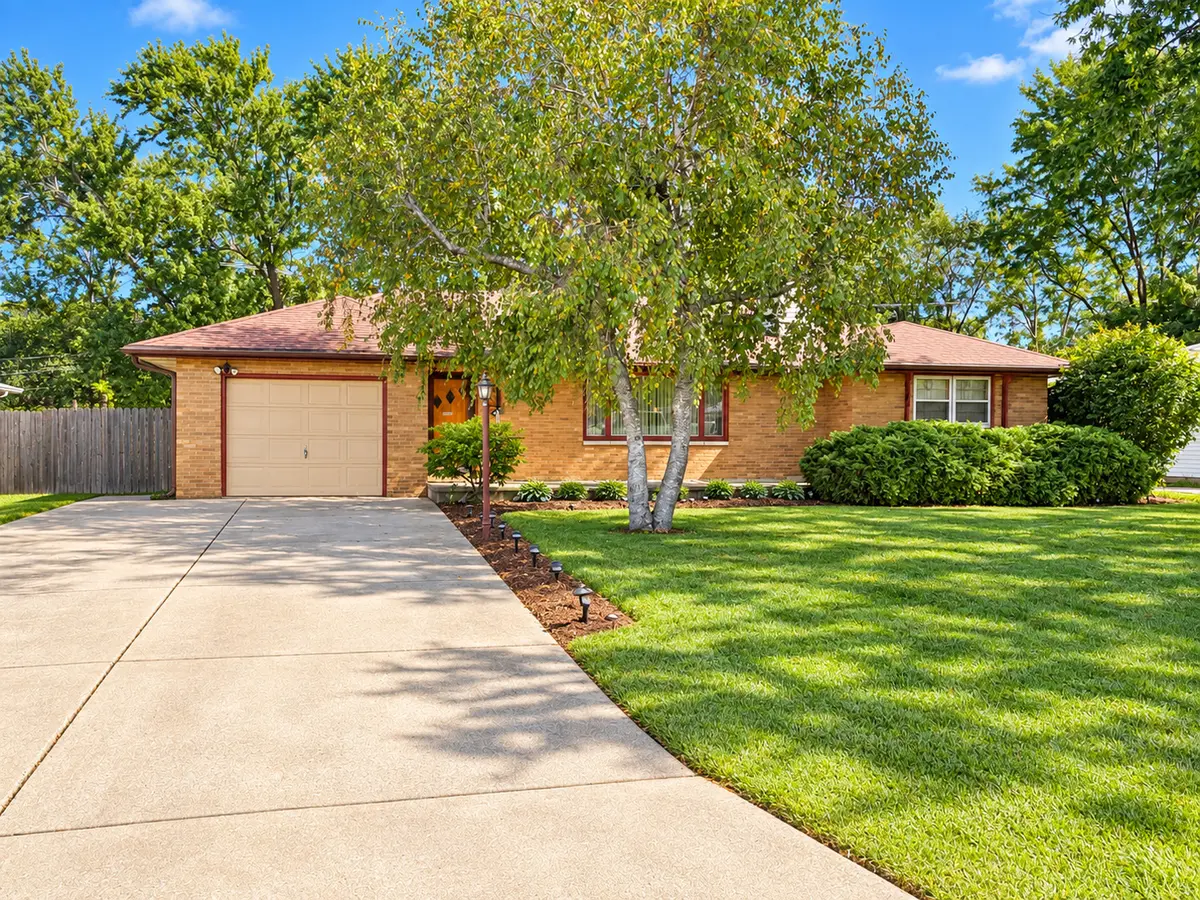 1004 Magnolia DR, Joliet, IL 60435