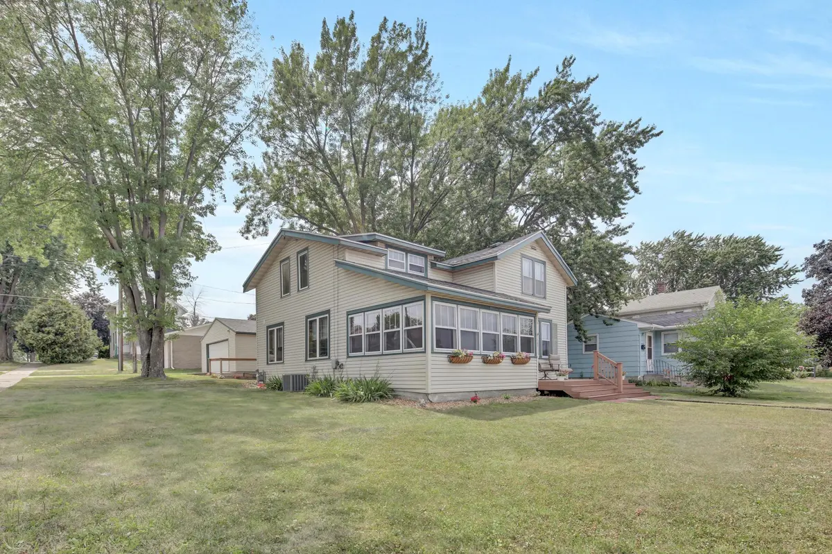 303 N Lakeshore DR, Lake City, MN 55041