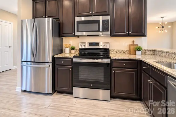1645 Fleetwood DR, Charlotte, NC 28208