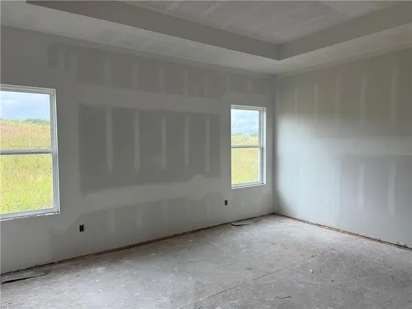 2129 Deerfield TER, Liberty, MO 64068