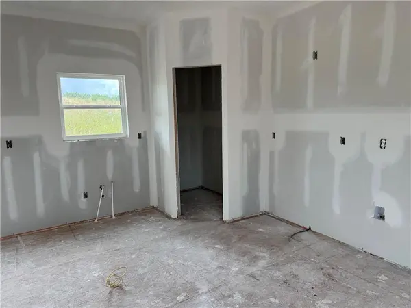 2129 Deerfield TER, Liberty, MO 64068