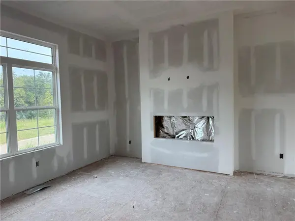 2129 Deerfield TER, Liberty, MO 64068
