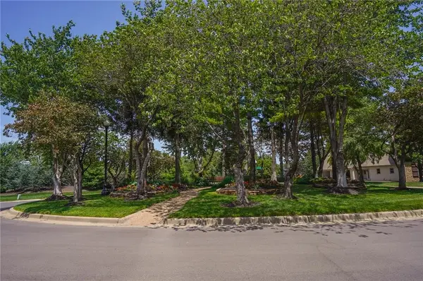 216 Stockade ST, Lawrence, KS 66049