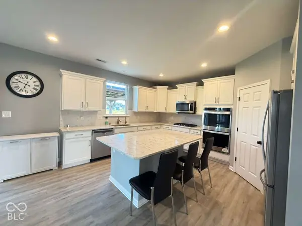 8241 Carnegie LN, Zionsville, IN 46077