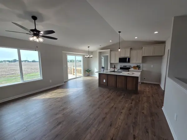 230 Summer Ct, Newton, KS 67114