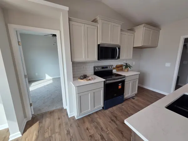 230 Summer Ct, Newton, KS 67114