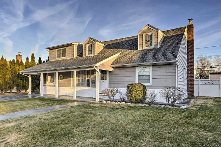 1648 Paula LN #1, East Meadow, NY 11554