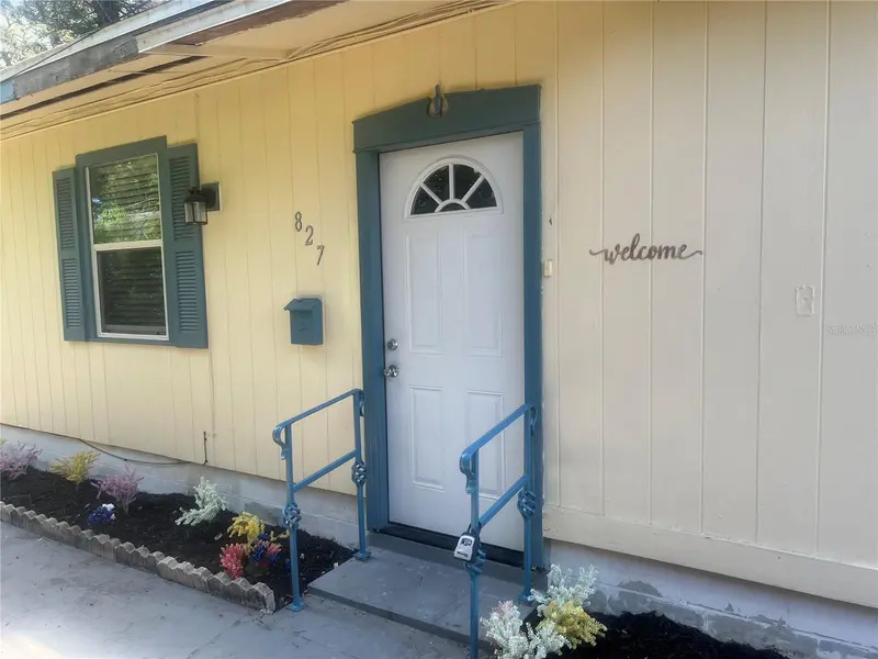 827 19TH AVE N #1/2, St Petersburg, FL 33704