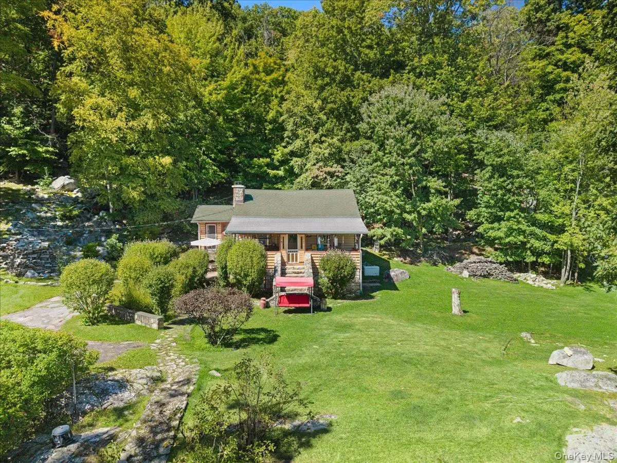 149 Tanglewylde RD, Lake Peekskill, NY 10537