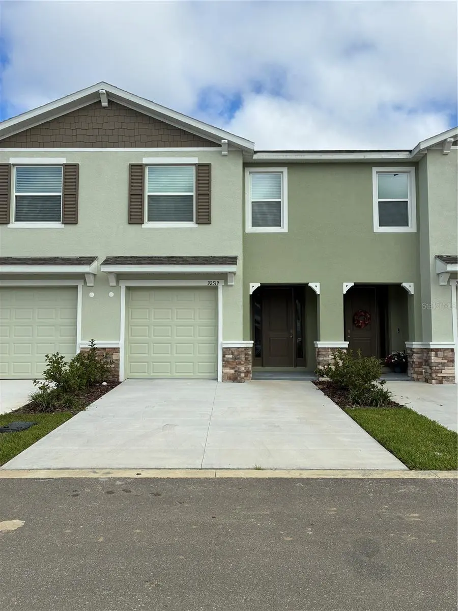 32519 MIDSUMMER NIGHT LN, Wesley Chapel, FL 33543