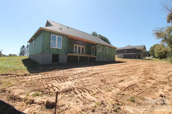 40 Whiskey River RUN, Hendersonville, NC 28792