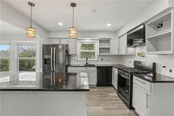 6012 E 107th TER, Kansas City, MO 64134