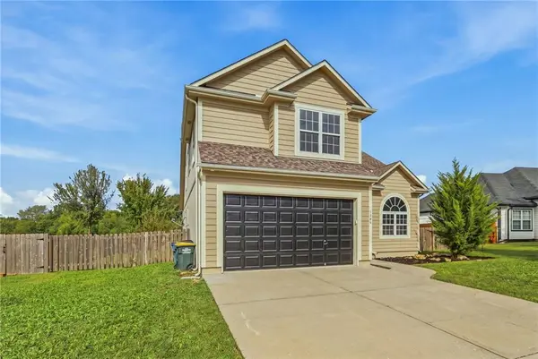 1306 Thomas DR, Louisburg, KS 66053