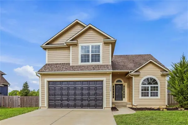 1306 Thomas DR, Louisburg, KS 66053