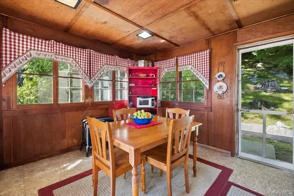 149 Tanglewylde RD, Lake Peekskill, NY 10537