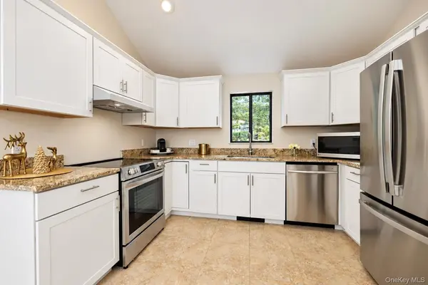 46 Lake Shore DR, Mahopac, NY 10541