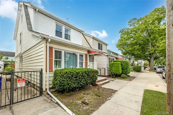 164-36 76th AVE, Fresh Meadows, NY 11366