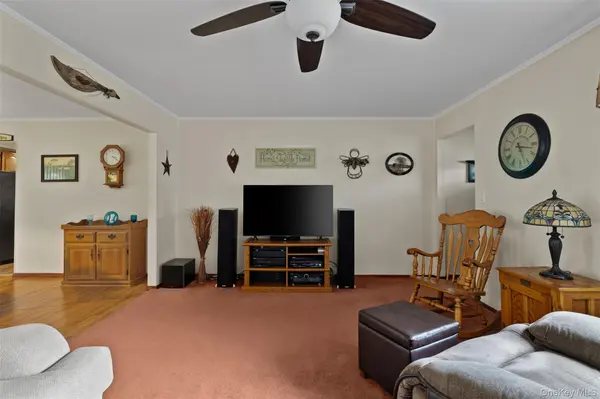 380 N Clinton AVE, Lindenhurst, NY 11757