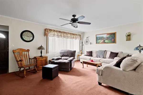 380 N Clinton AVE, Lindenhurst, NY 11757