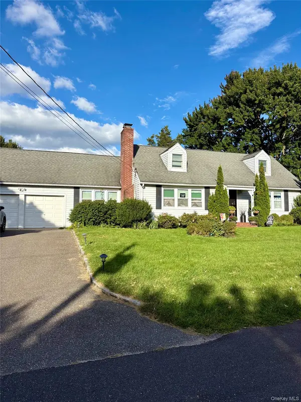 28 Summit AVE, Northport, NY 11768
