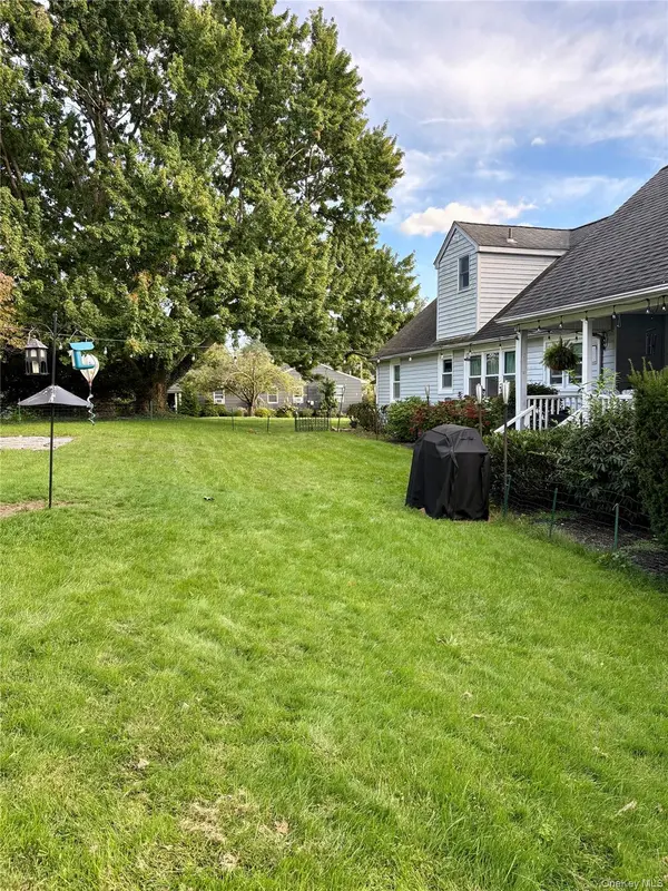 28 Summit AVE, Northport, NY 11768