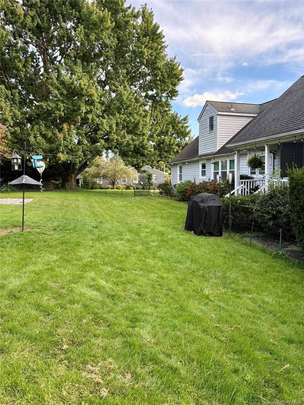 28 Summit AVE, Northport, NY 11768