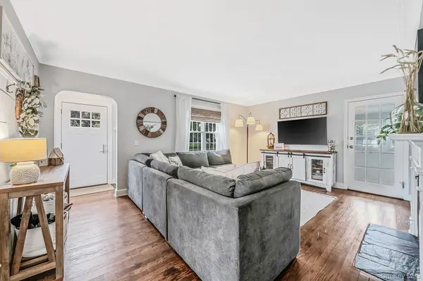 19 Cherry AVE, West Sayville, NY 11796