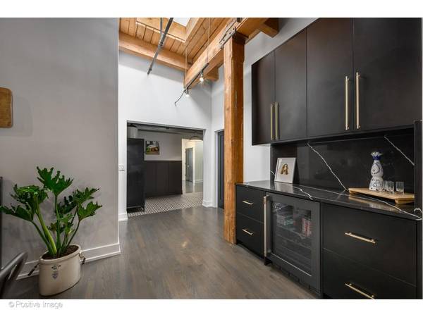 420 W Ontario ST #405, Chicago, IL 60654