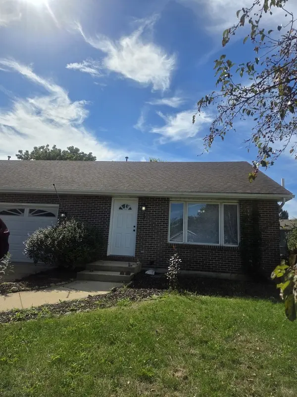 17 Pine CT, South Elgin, IL 60177