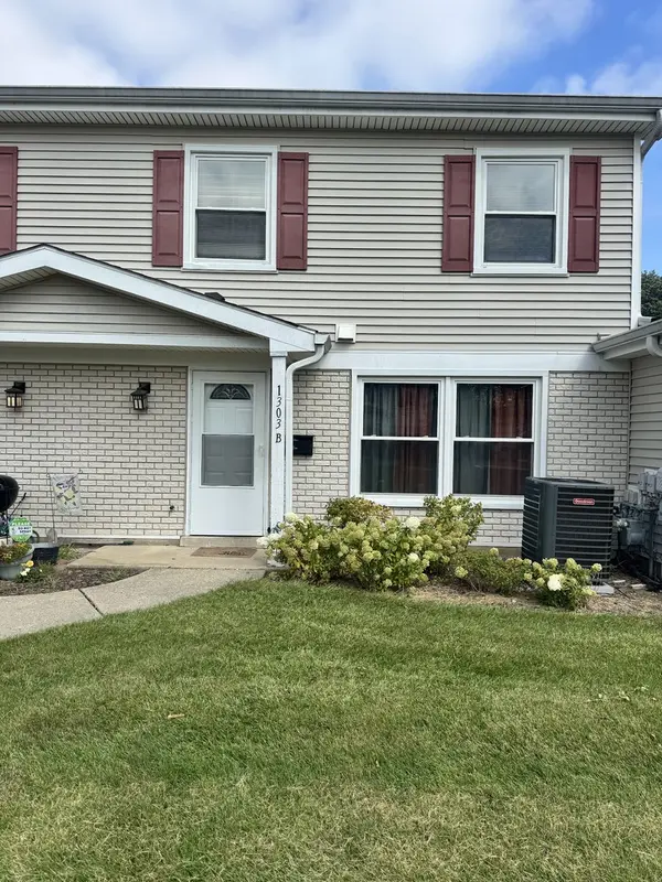 1303 Kingsbury DR #B, Hanover Park, IL 60133