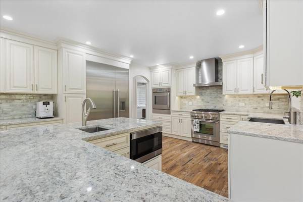 505 Rue Royale, Deer Park, IL 60010