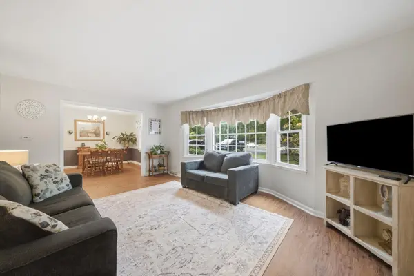 1114 Lexington LN, Batavia, IL 60510