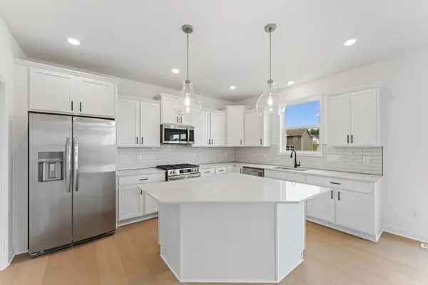 7540 Lower 42nd ST N, Oakdale, MN 55128