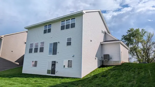 7540 Lower 42nd ST N, Oakdale, MN 55128