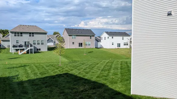7540 Lower 42nd ST N, Oakdale, MN 55128