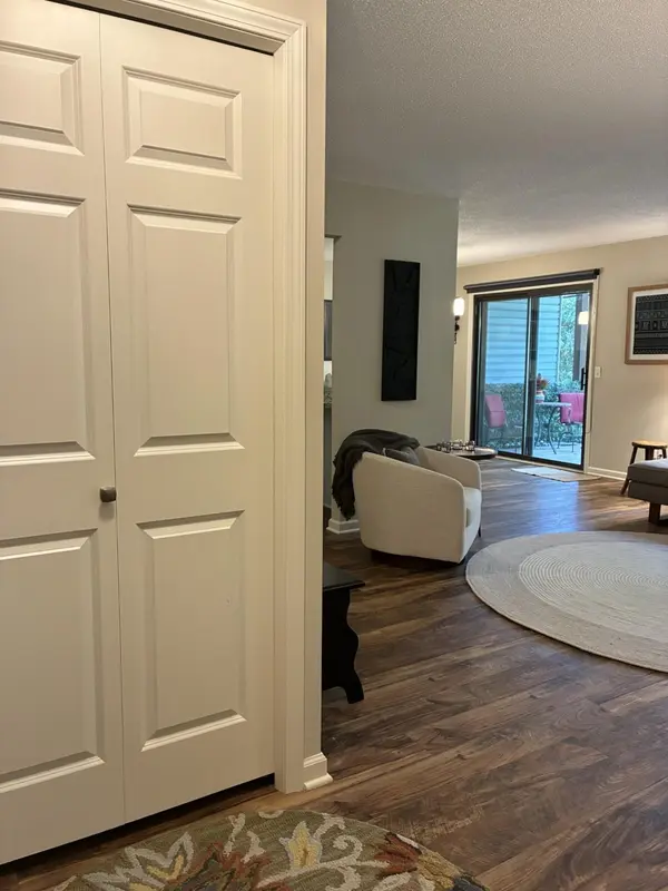997 Heritage CT E, Vadnais Heights, MN 55127