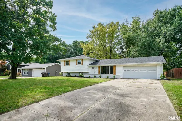 1320 SPRINGFIELD RD, East Peoria, IL 61611