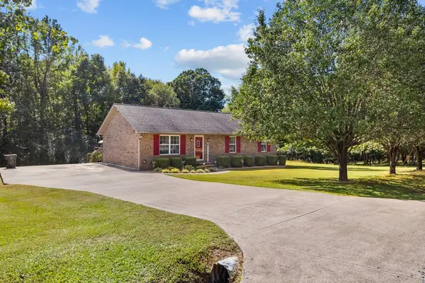 609 Shades Crest Dr, New Johnsonville, TN 37134