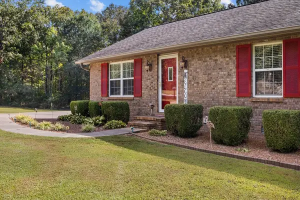 609 Shades Crest Dr, New Johnsonville, TN 37134