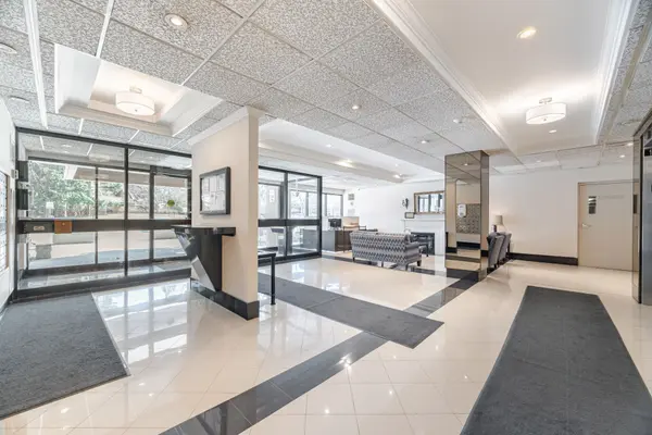 1320 Mississauga Valley BLVD #209, Mississauga, ON L5A 3S9