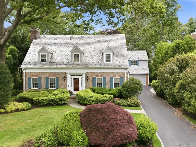 61 Mason DR, Manhasset, NY 11030