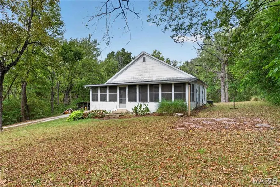 1765 Grothe RD, Flint Hill, MO 63385