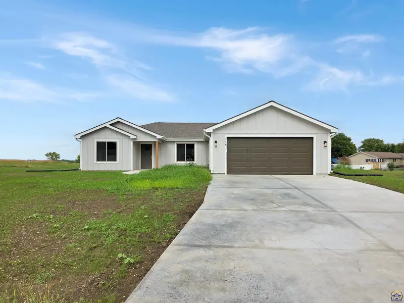 716 Teresa Ct, Carbondale, KS 66604-1975