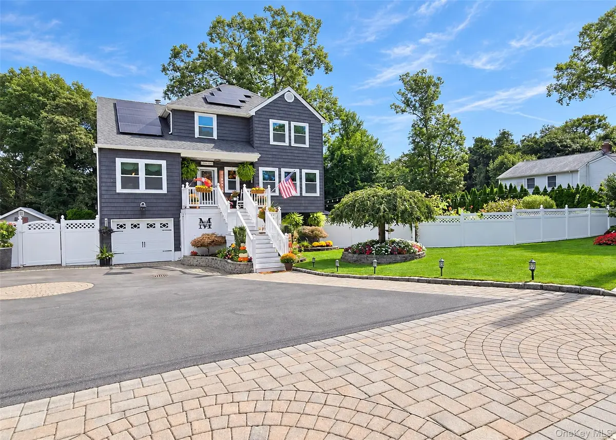 521 Park AVE, Centereach, NY 11720