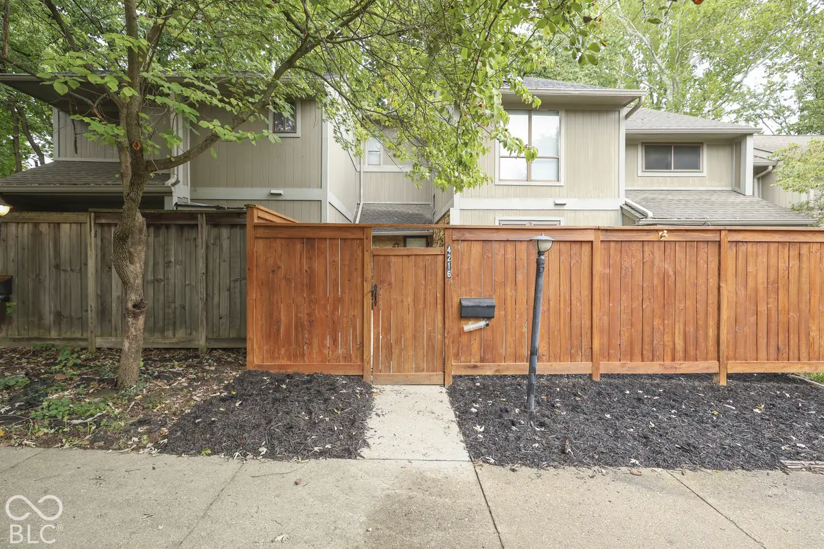 4216 Foxglove TRCE, Indianapolis, IN 46237