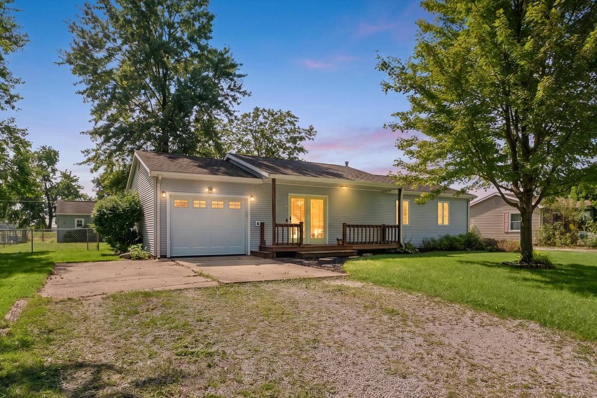 404 W BROADWAY, Ogden, IL 61859